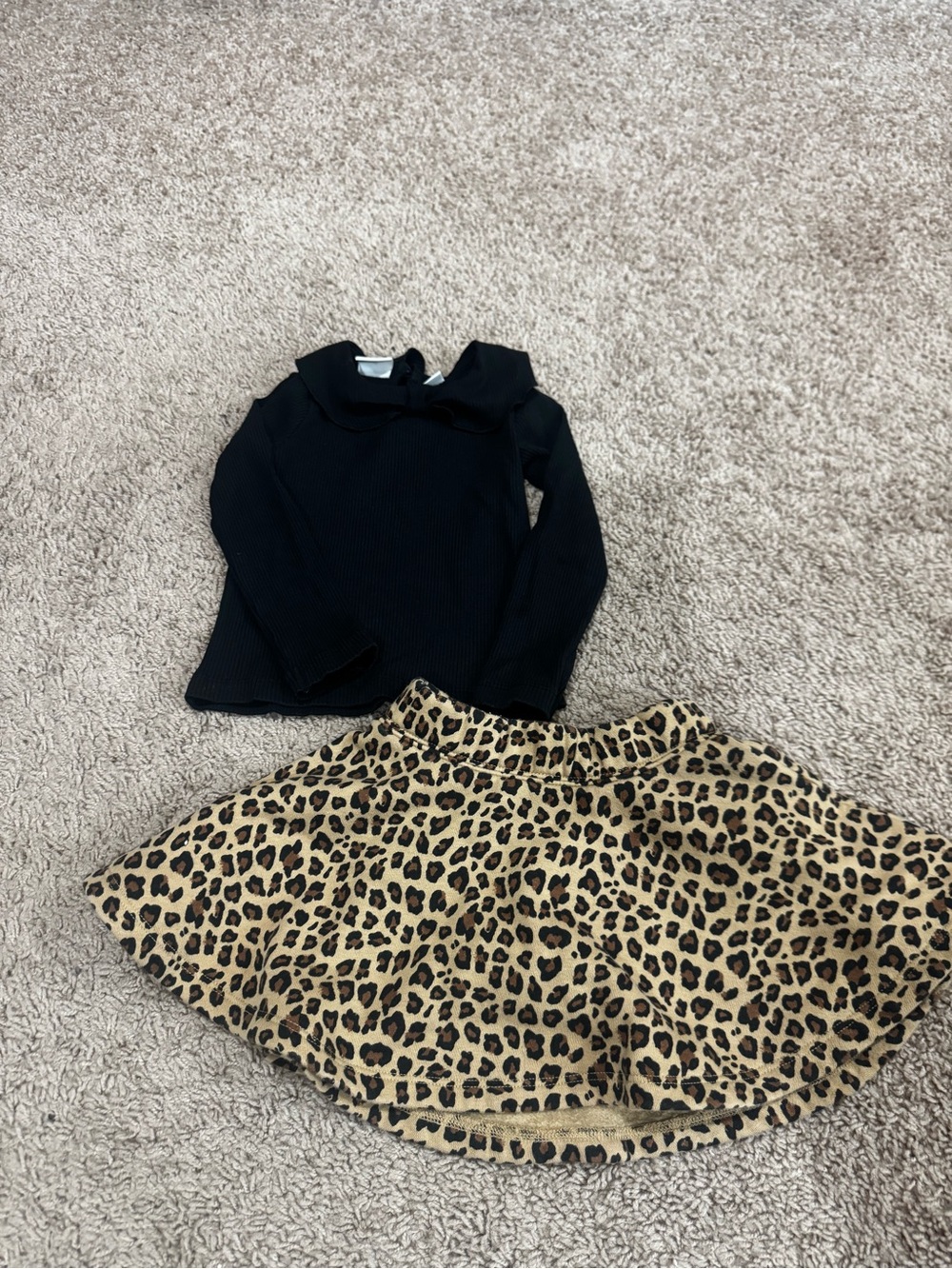Zara Black Ribbed Top pair with Gap Cheetah Print skirt